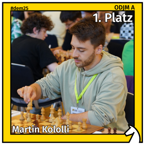 Siegerfoto: Martin Kololli am Schachbrett